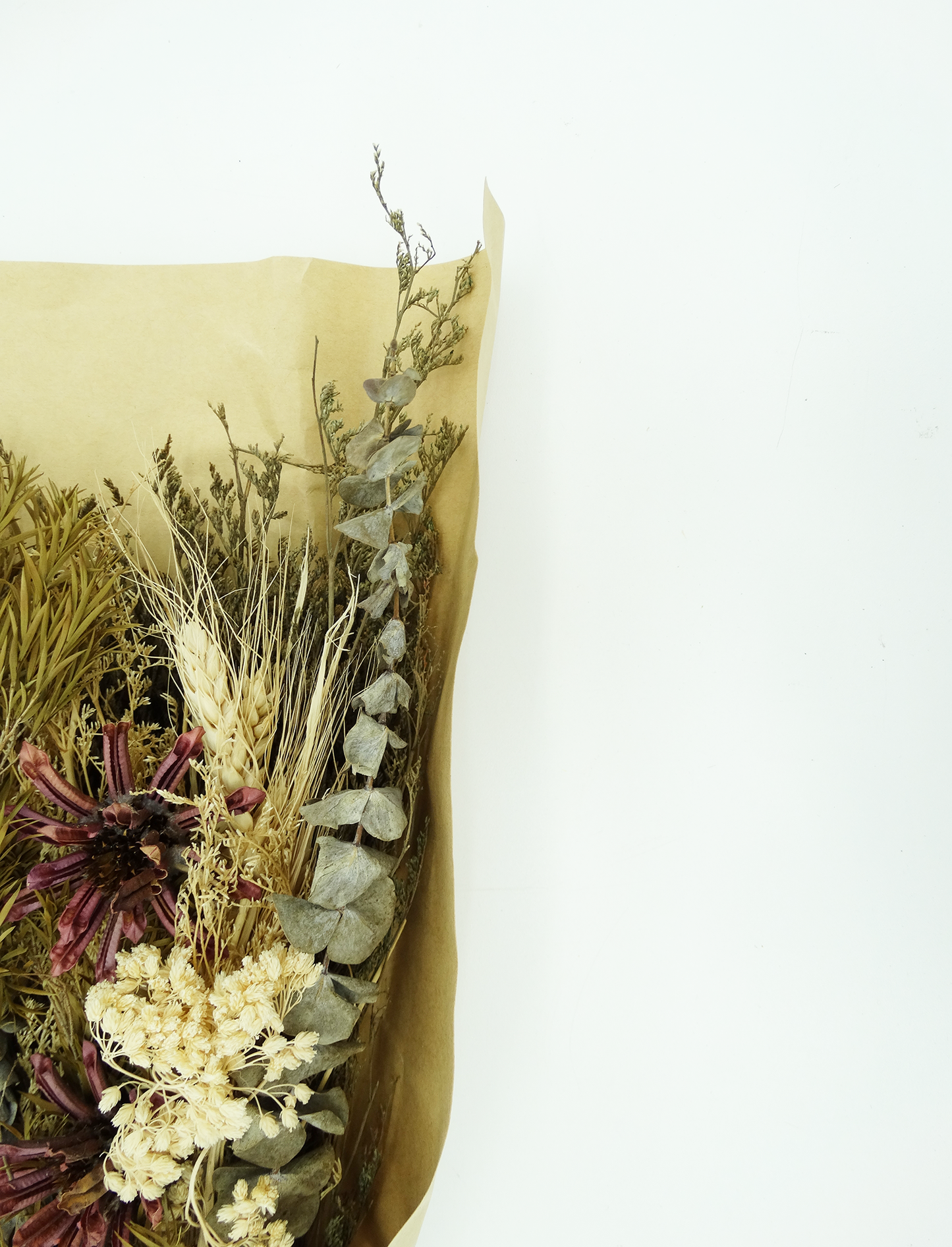 24206, Dried Floral Arrangement