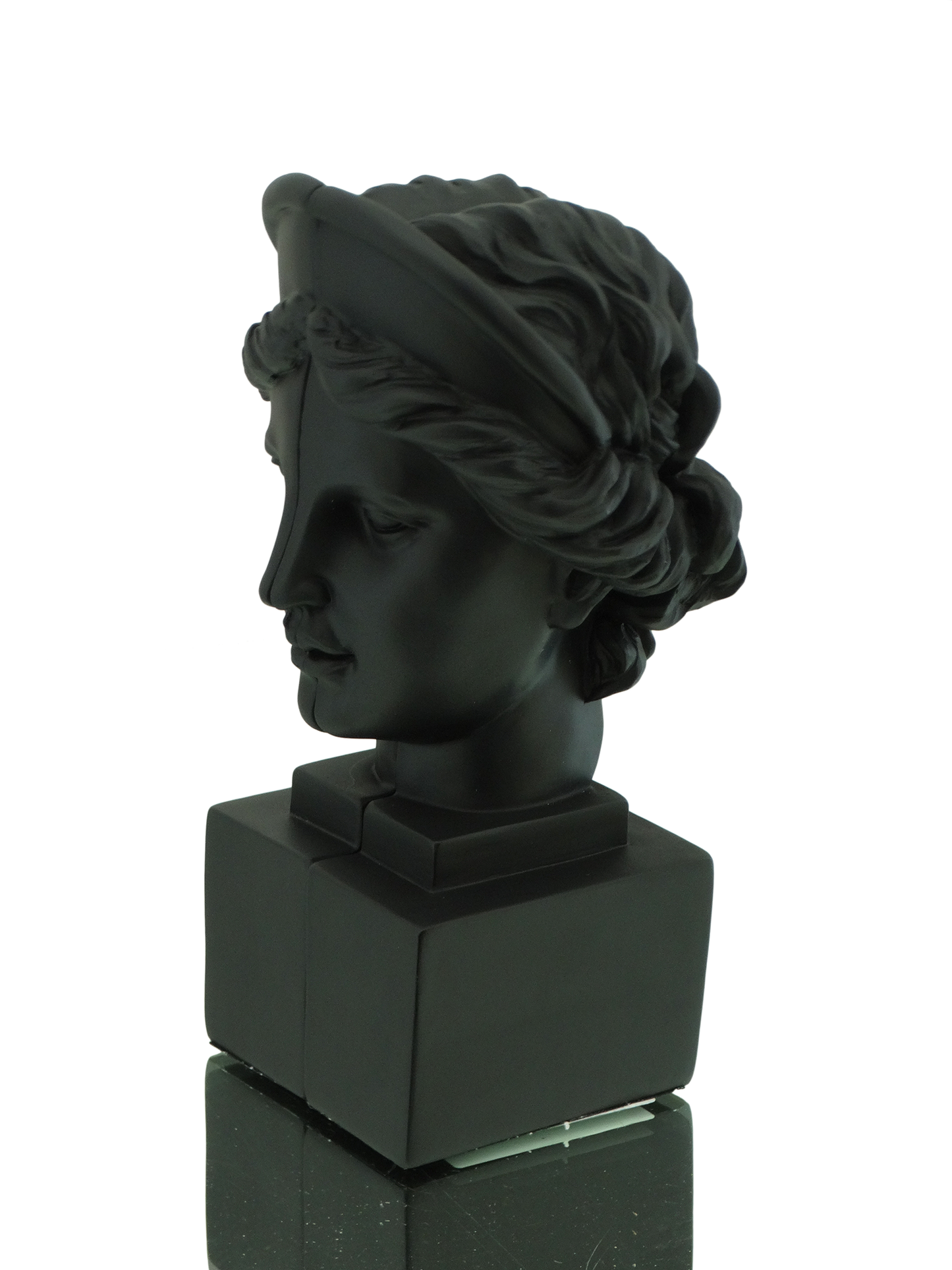 80001187, 2Pc Resin Decorative Art Set