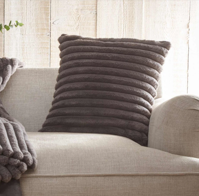 BZ242, Faux Fur Cushion Cover
