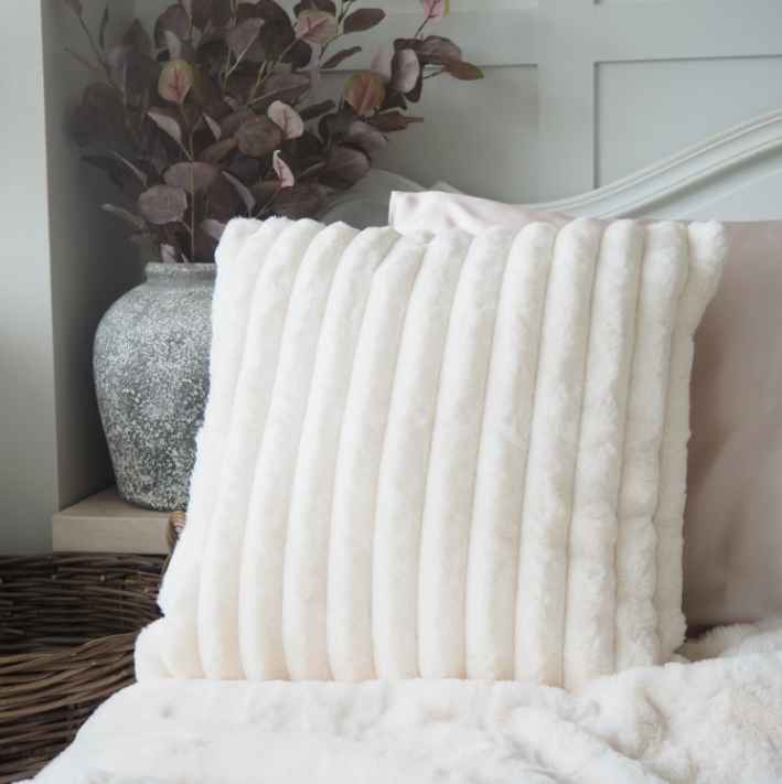 BZ242, Faux Fur Cushion Cover