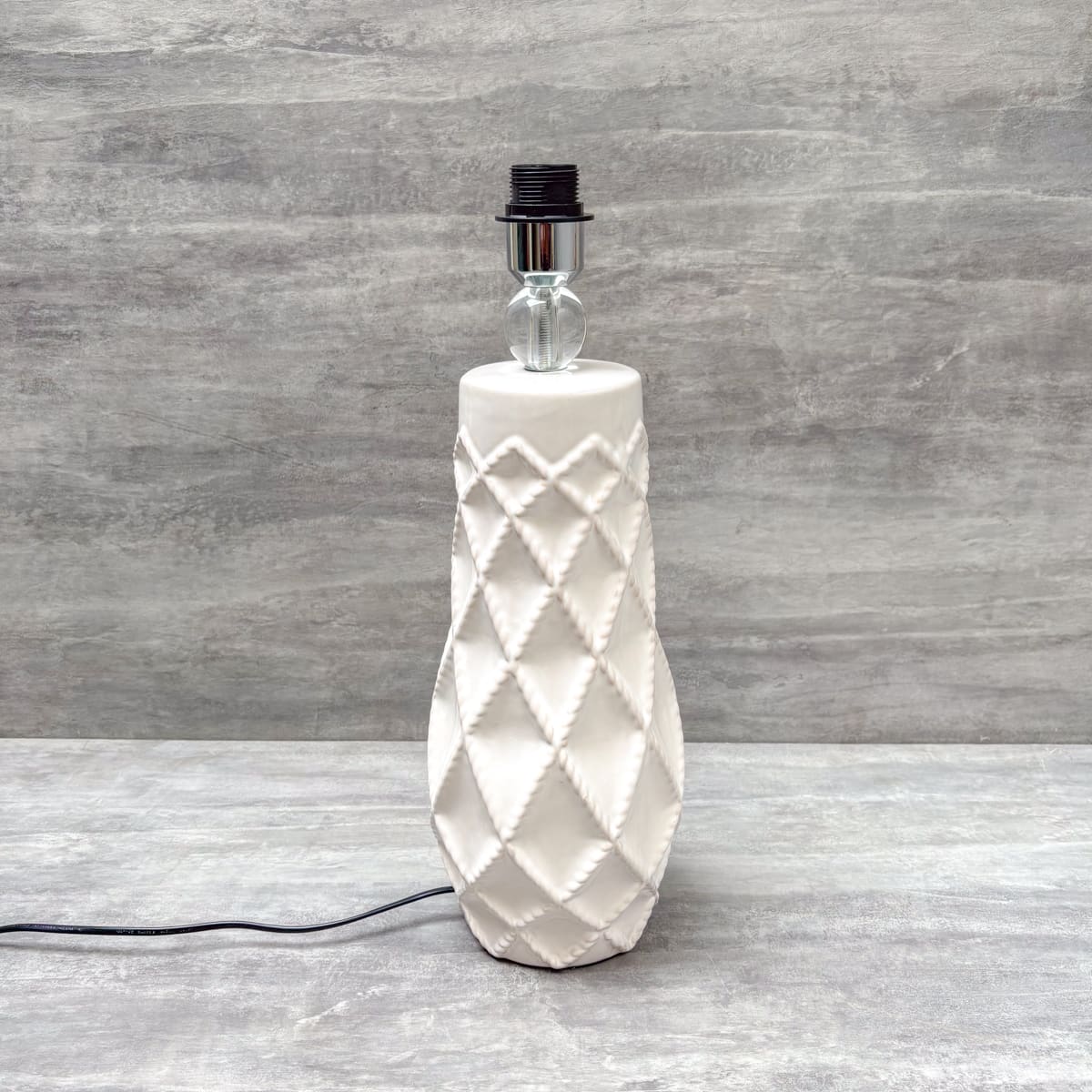 MK2471, Ceramic Table Lamp - 26" - Ivory
