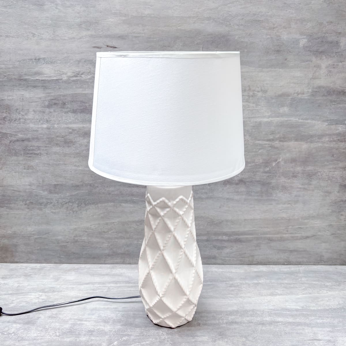 MK2471, Ceramic Table Lamp - 26" - Ivory