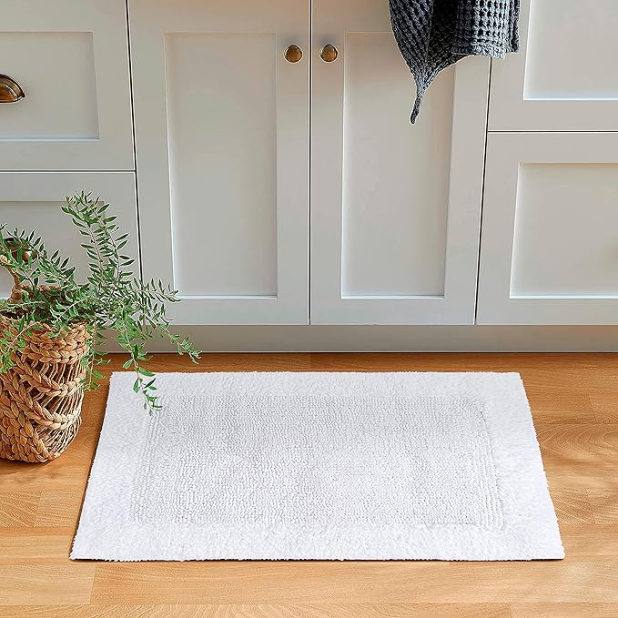 SR40244, Glenmora, Brasilia - 21x32" Reversible Bath Rug - White